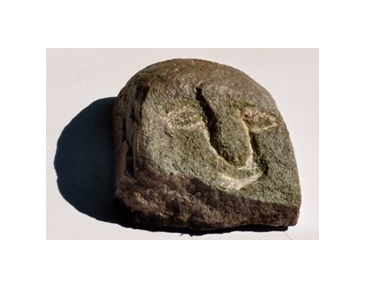 Gesicht 2 I behauener Naturstein I 17 x 20 x 6,5 I 1999